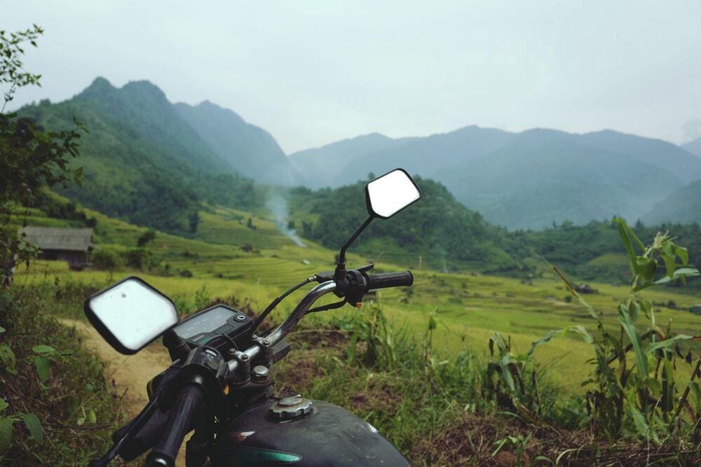 Motorbike rentals are also available for more adventurous visitors who want to explore the surrounding landscape along the way. (Source: Freepik)